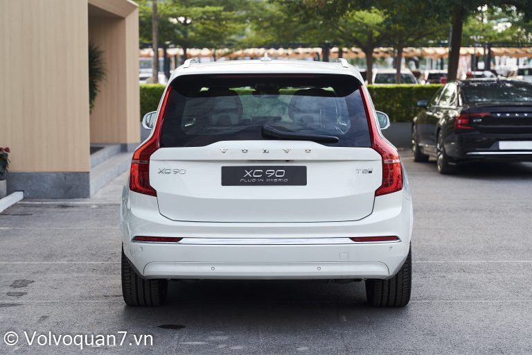 Tổng thể phía sau Logo | XC90 và logo động cơ T8 AWD