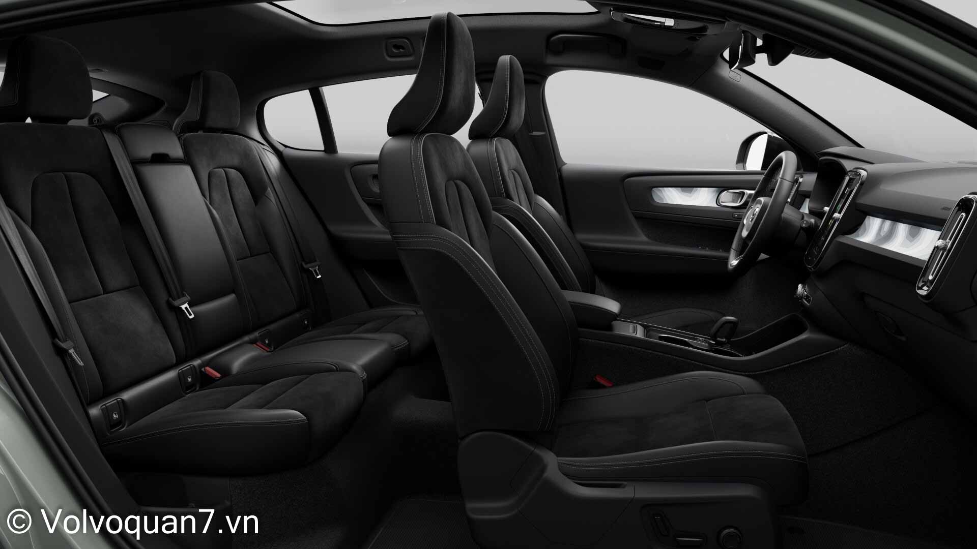Volvo EC40 rộng rãi