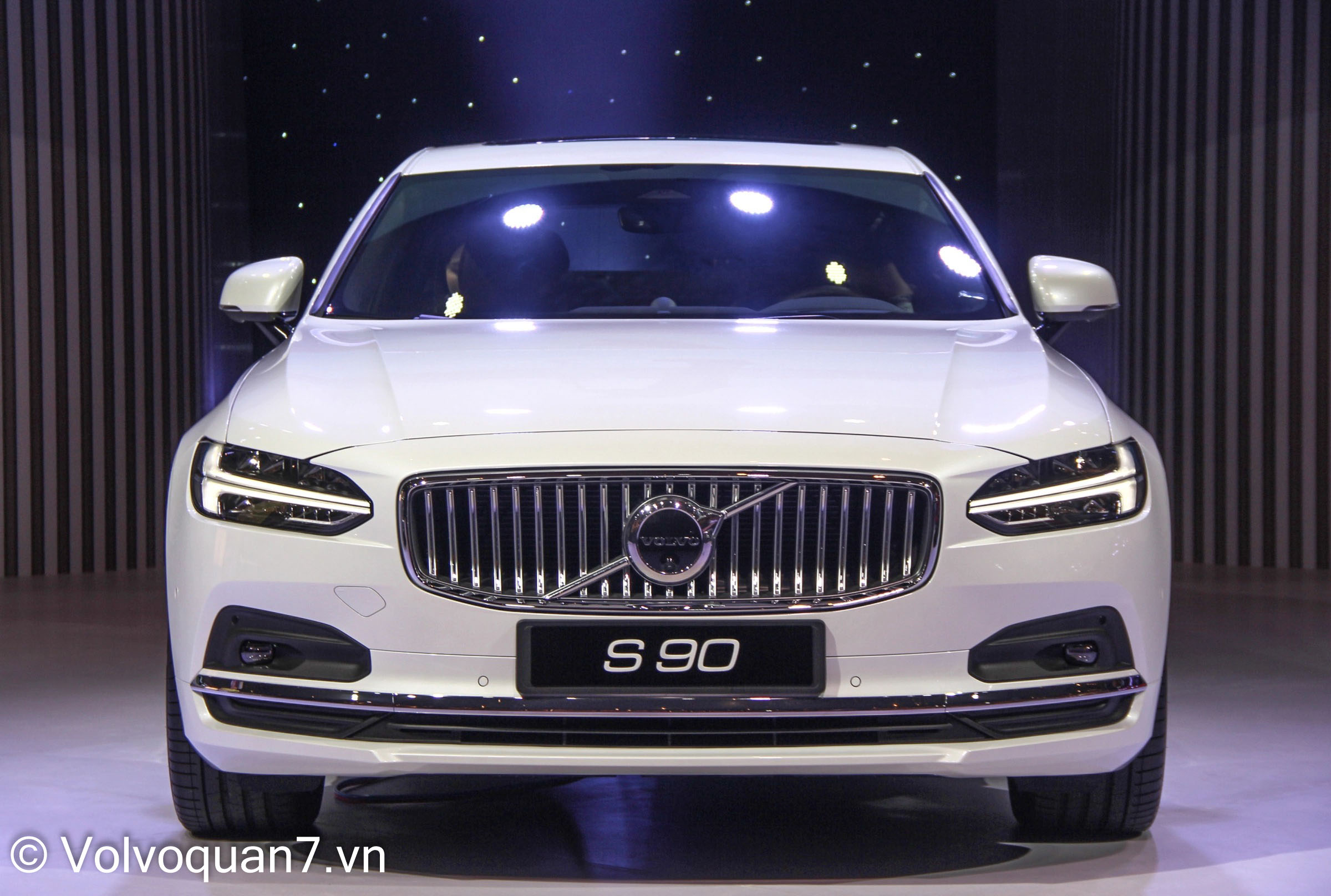 Đầu xe Volvo S90
