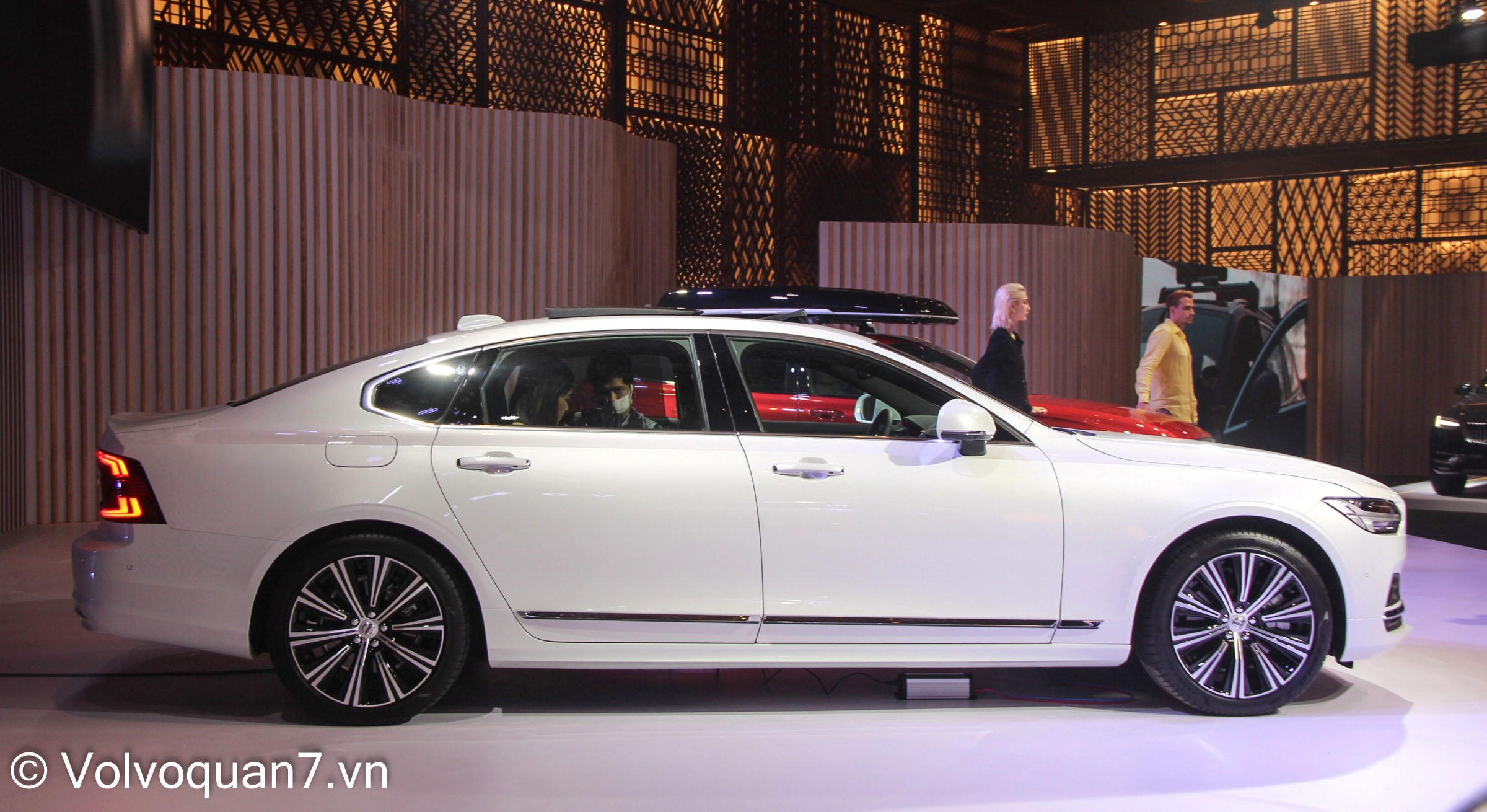 Hông xe Volvo S90